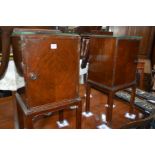 AN OPPOSING PAIR OF EDWARDIAN MAHOGANY SINGLE DOOR BEDSIDE CABINETS on square tapering legs, width