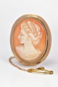 A MID TO LATE 20TH CENTURY CAMEO BROOCH, an oval shell cameo depicting a maiden in profile, to a