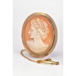 A MID TO LATE 20TH CENTURY CAMEO BROOCH, an oval shell cameo depicting a maiden in profile, to a