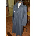 A WWII STYLE GERMAN OFFICERS GREAT/TRENCH COAT IN WOOL, blue/grey colour, long, with era correct