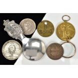 A SELECTION OF ITEMS, to include a caddy spoon, a double sided photograph pendant, stamped 9ct, a