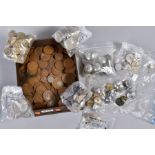 A SMALL BOX CONTAINING 20TH CENTURY COINS AND COMMEMORATIVES to include silver threepence coins, a