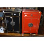 A PAIR OF MATCHING ORIENTAL TWO DOOR BEDSIDE CABINETS in two colours, red and black ground, with a