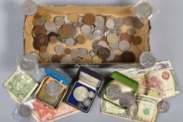A SMALL BOX OF CF MIXED COINS AND COMMEMORATIVES to include a EEC 1993 50 pence coin, some silver