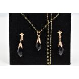 A PENDANT NECKLACE AND MATCHING DROP EARRINGS, the pendant designed as a faceted pear shape black