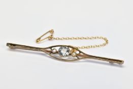 AN EARLY 20TH CENTURY 9CT GOLD AQUAMARINE AND SPLIT PEARL BROOCH, the elongated brooch centrally set