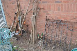 A QUANTITY OF VINTAGE GARDEN AND FARMING TOOLS including scythe, hay fork, shears, edge clippers and