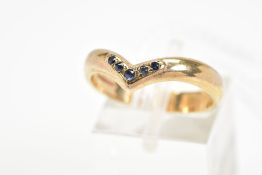 A 9CT GOLD GEM SET RING, the V shape band set to the front with five graduated circular blue gems