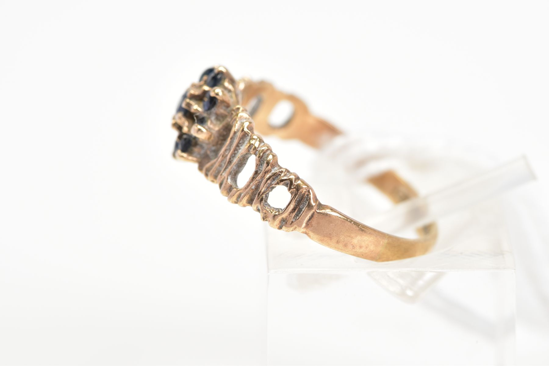 A 1970'S 9CT GOLD SAPPHIRE CLUSTER RING, the tiered cluster claw set with circular cut sapphires, to - Image 2 of 3