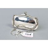A GEORGE V SILVER PURSE, plain exterior, fabric lined interior, on a chain and finger ring, maker
