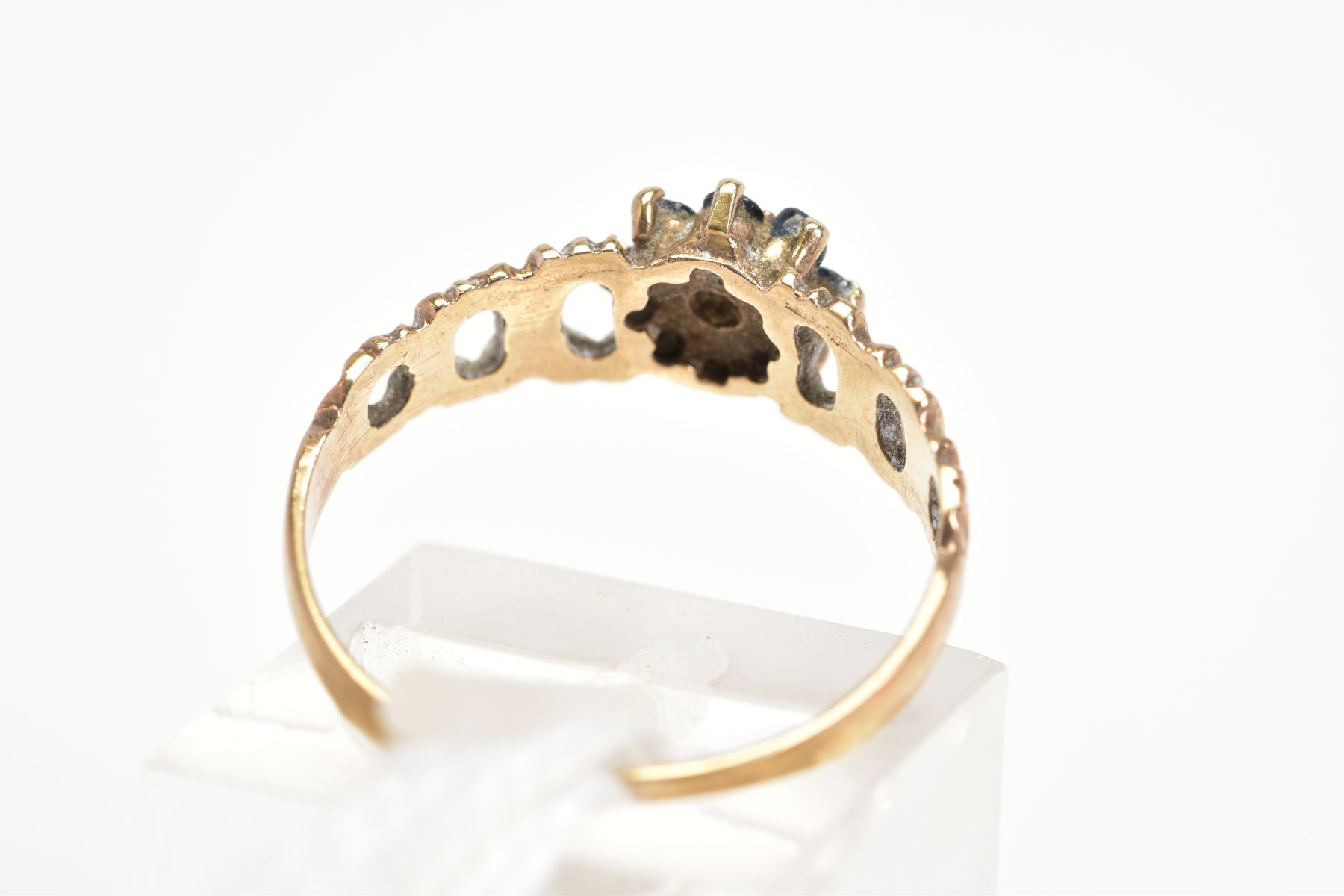 A 1970'S 9CT GOLD SAPPHIRE CLUSTER RING, the tiered cluster claw set with circular cut sapphires, to - Image 3 of 3