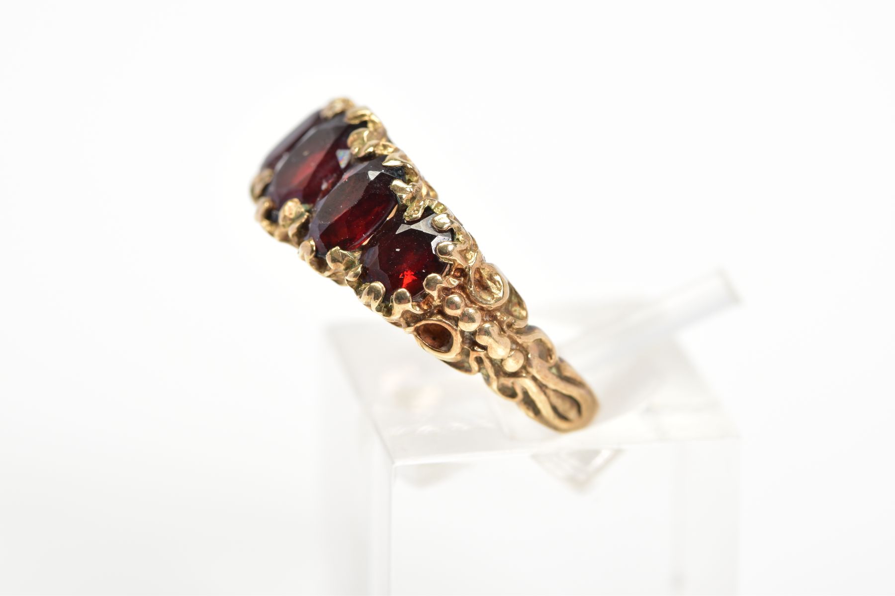 A 9CT GOLD RED GLASS RING, designed as five graduated oval cut red pastes within claw settings to - Image 2 of 3