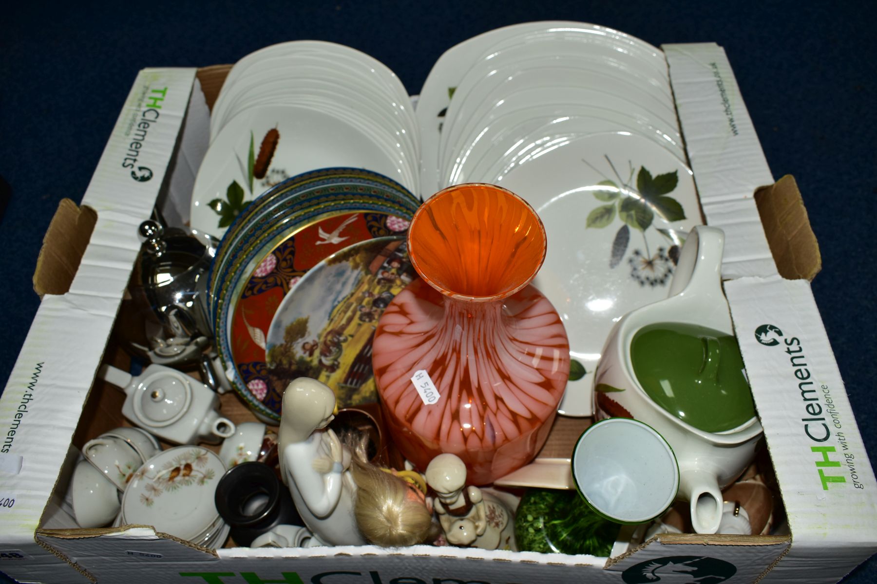FIVE BOXES AND LOOSE CERAMICS, GLASS AND SUNDRY ITEMS to include a Midwinter stylecraft ' - Image 7 of 22