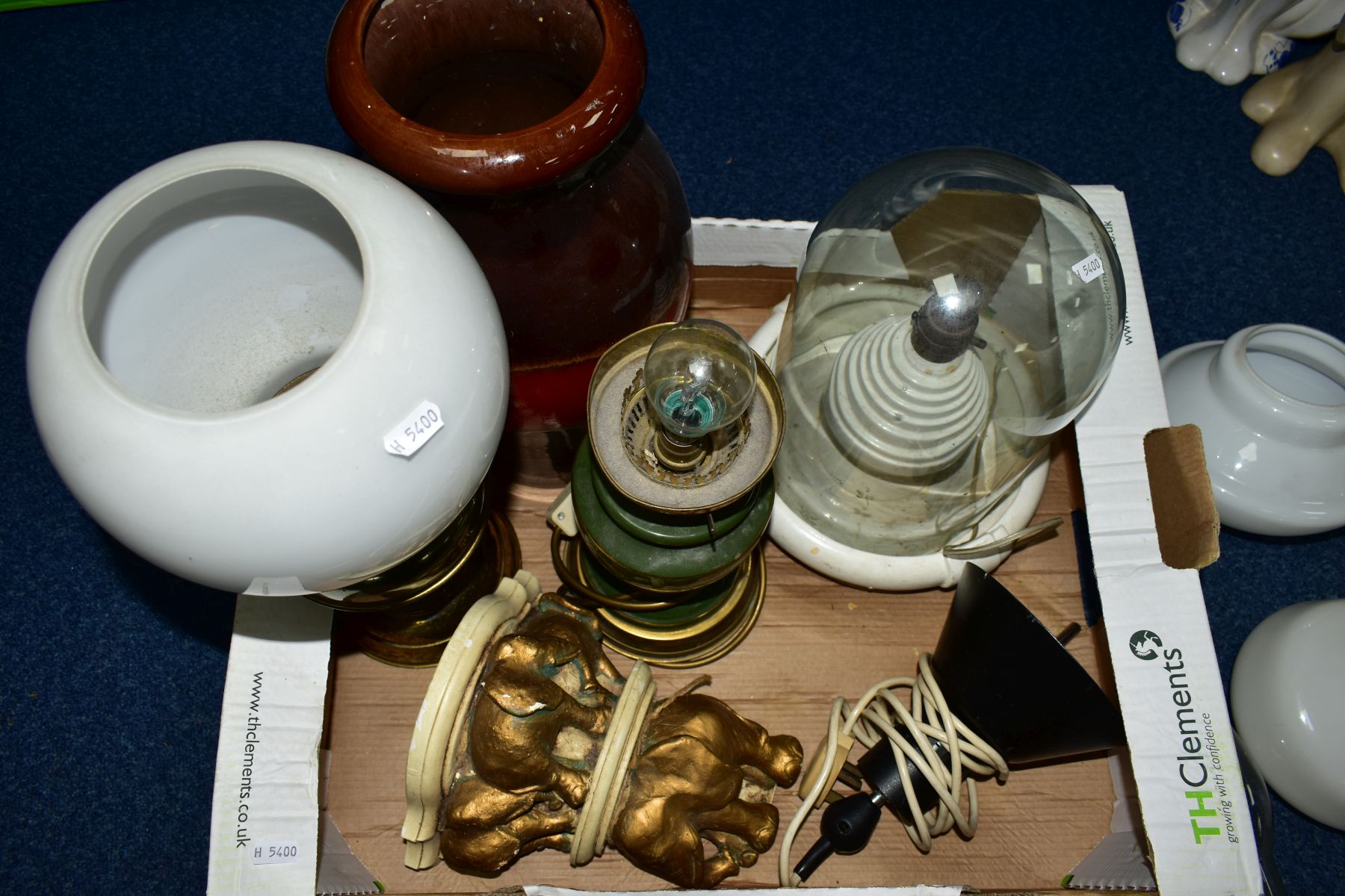 FIVE BOXES AND LOOSE CERAMICS, GLASS AND SUNDRY ITEMS to include a Midwinter stylecraft ' - Image 20 of 22