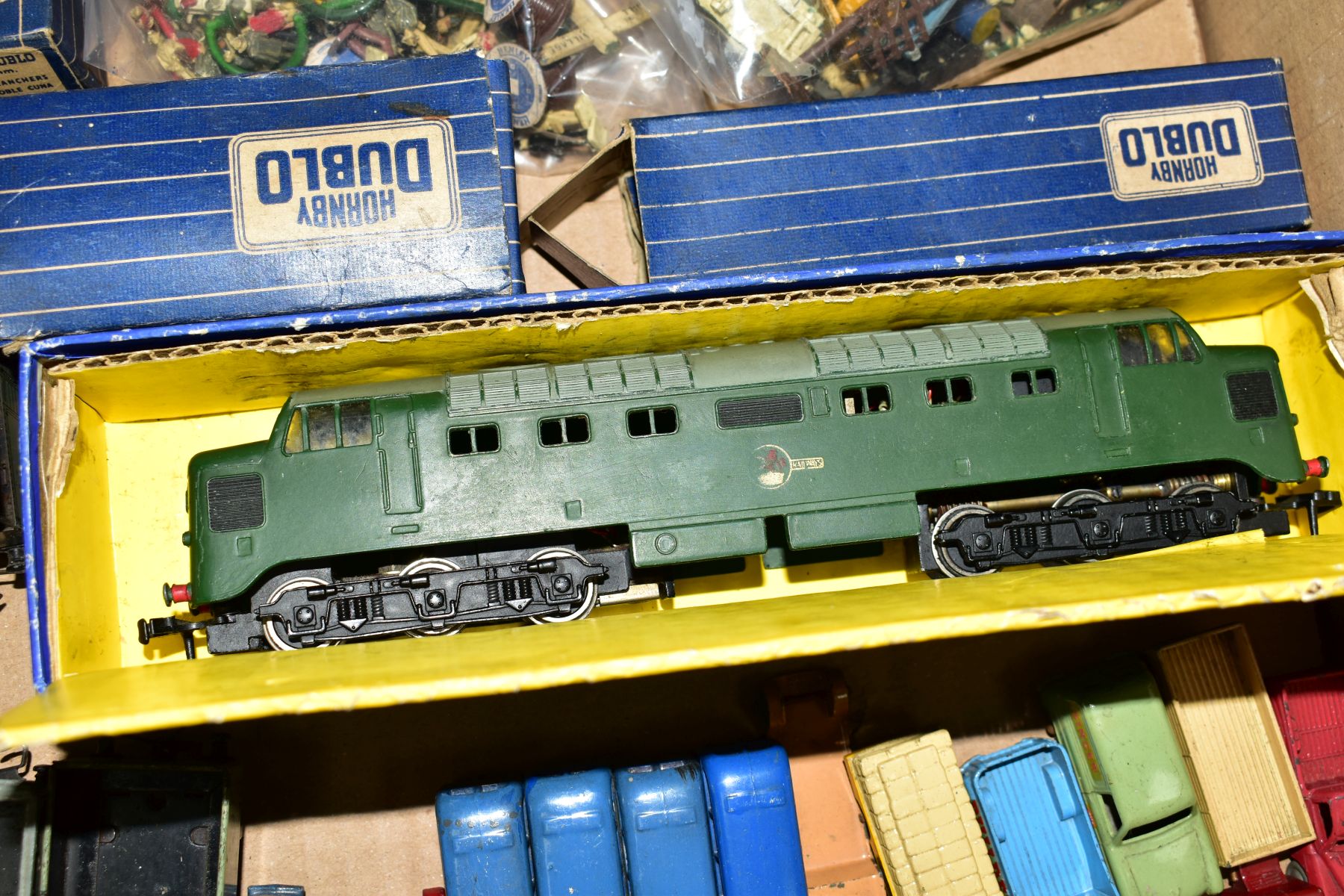 A QUANTITY OF BOXED AND UNBOXED MODEL RAILWAY ITEMS, including boxed Hornby Dublo Class 55 Deltic - Image 8 of 8