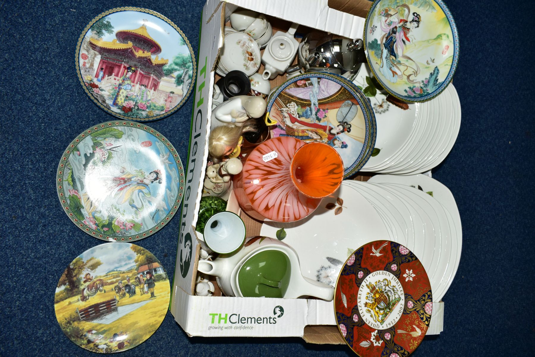 FIVE BOXES AND LOOSE CERAMICS, GLASS AND SUNDRY ITEMS to include a Midwinter stylecraft ' - Image 9 of 22