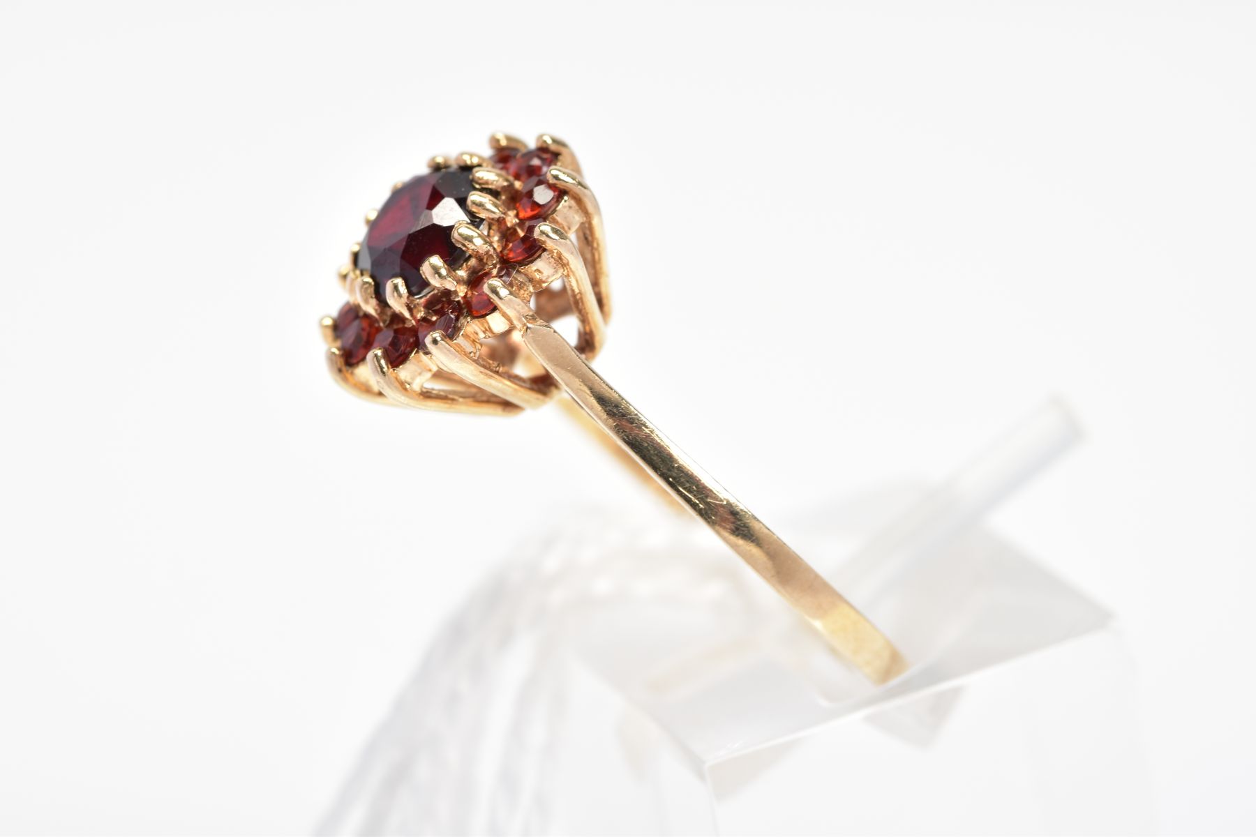 A 9CT GOLD RED PASTE CLUSTER RING, the central circular red paste within a circular red paste - Image 2 of 3