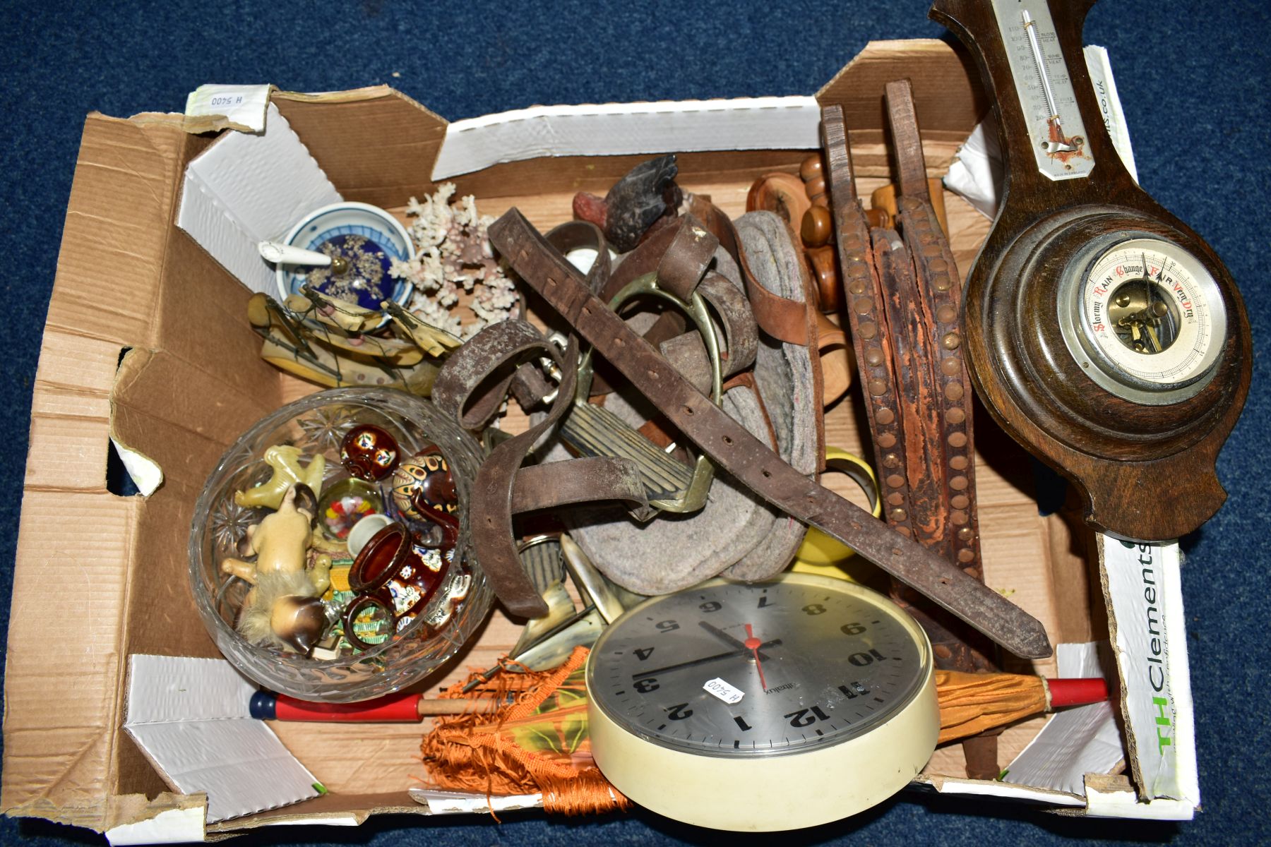 FIVE BOXES AND LOOSE CERAMICS, GLASS AND SUNDRY ITEMS to include a Midwinter stylecraft ' - Image 11 of 22
