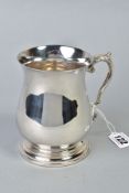 AN ELIZABETH II SILVER TANKARD OF BALUSTER FORM, 'S' scroll handle, stepped circular foot, markers