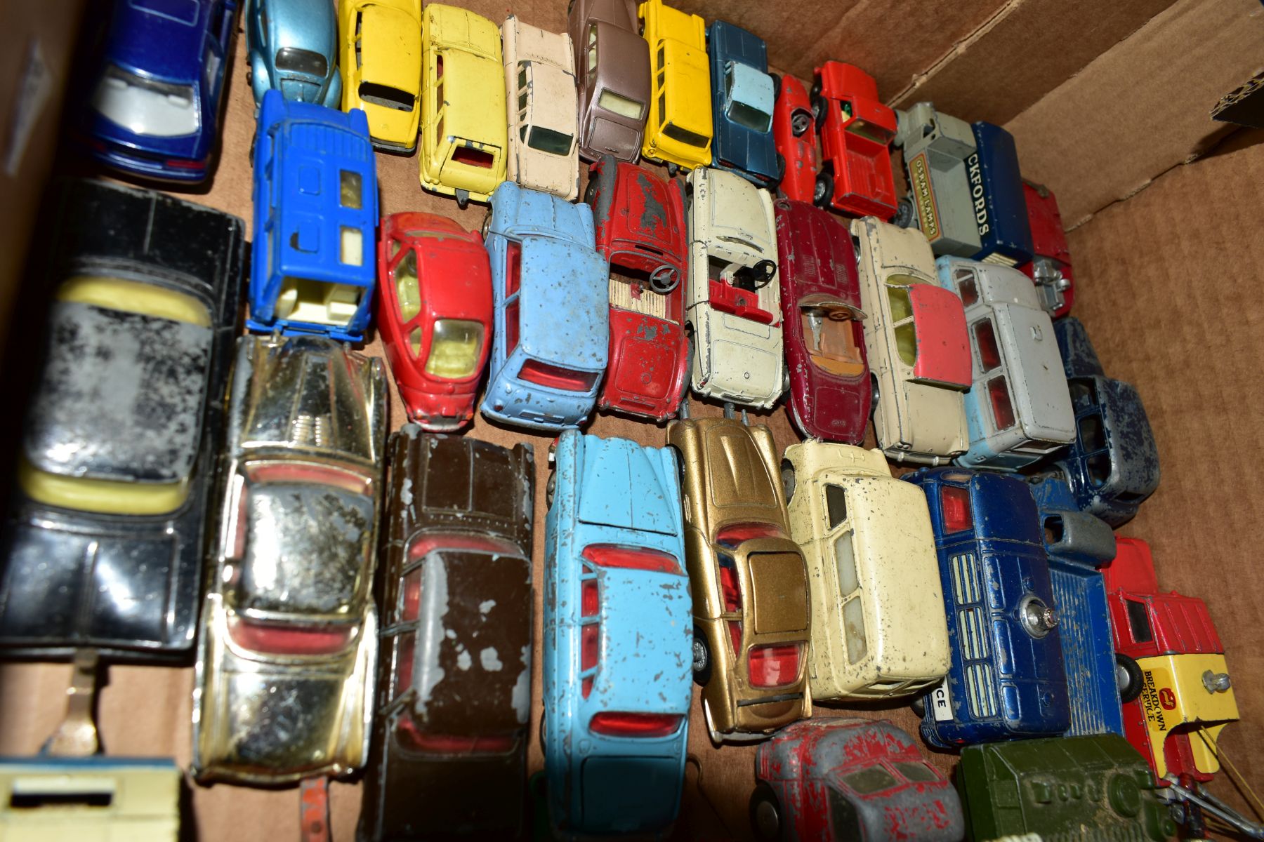 A QUANTITY OF UNBOXED AND ASSORTED PLAYWORN DIECAST VEHICLES, including Matchbox Vauxhall Cresta, No - Image 3 of 5