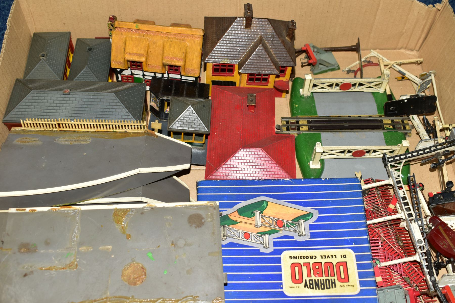 A QUANTITY OF BOXED AND UNBOXED MODEL RAILWAY ITEMS, including boxed Hornby Dublo Class 55 Deltic - Image 7 of 8