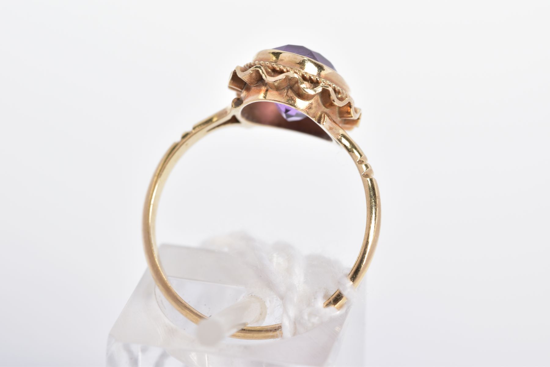 A 9CT GOLD AMETHYST RING, the oval amethyst within a collet setting with rope twist and undulating - Image 3 of 3