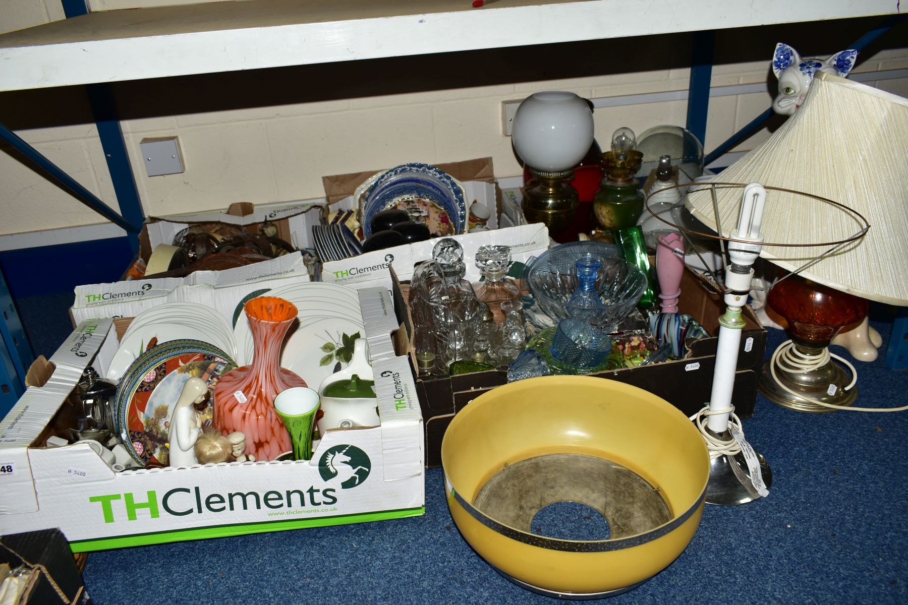 FIVE BOXES AND LOOSE CERAMICS, GLASS AND SUNDRY ITEMS to include a Midwinter stylecraft '