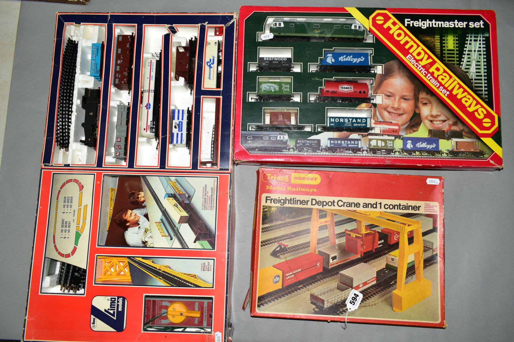 A BOXED TRI-ANG HORNBY OO GAUGE FREIGHTLINER DEPOT CRANE AND CONTAINER SET, No.R675, boxed Hornby