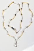 A MODERN DIAMOND CENTREPIECE NECKLET, consisting of yellow and white alternating wave polished panel