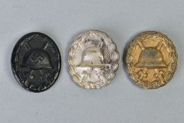 TWO WWI IMPERIAL GERMAN ARMY WOUND BADGES, both hollow backed, no makers marks evident, silver and