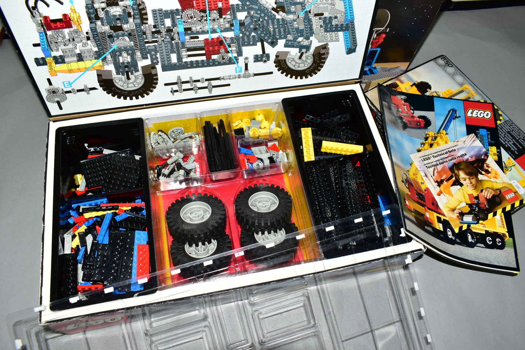 THREE BOXED LATE 1970'S/EARLY 1980'S LEGO SETS, Fork Lift Truck Technical set, No 850, Car Chassis - Image 3 of 7