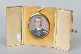 AN EARLY 20TH CENTURY OVAL PORTRAIT MINIATURE OF AN GENTLEMAN, on ivory with card backing, glazed