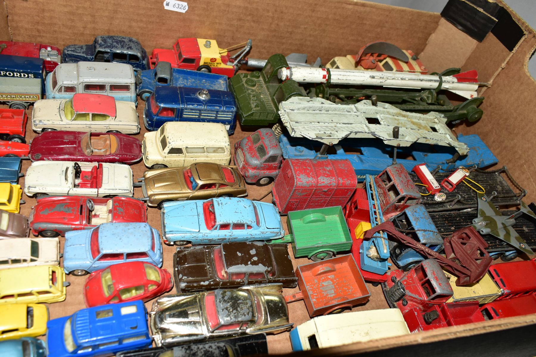 A QUANTITY OF UNBOXED AND ASSORTED PLAYWORN DIECAST VEHICLES, including Matchbox Vauxhall Cresta, No - Image 2 of 5