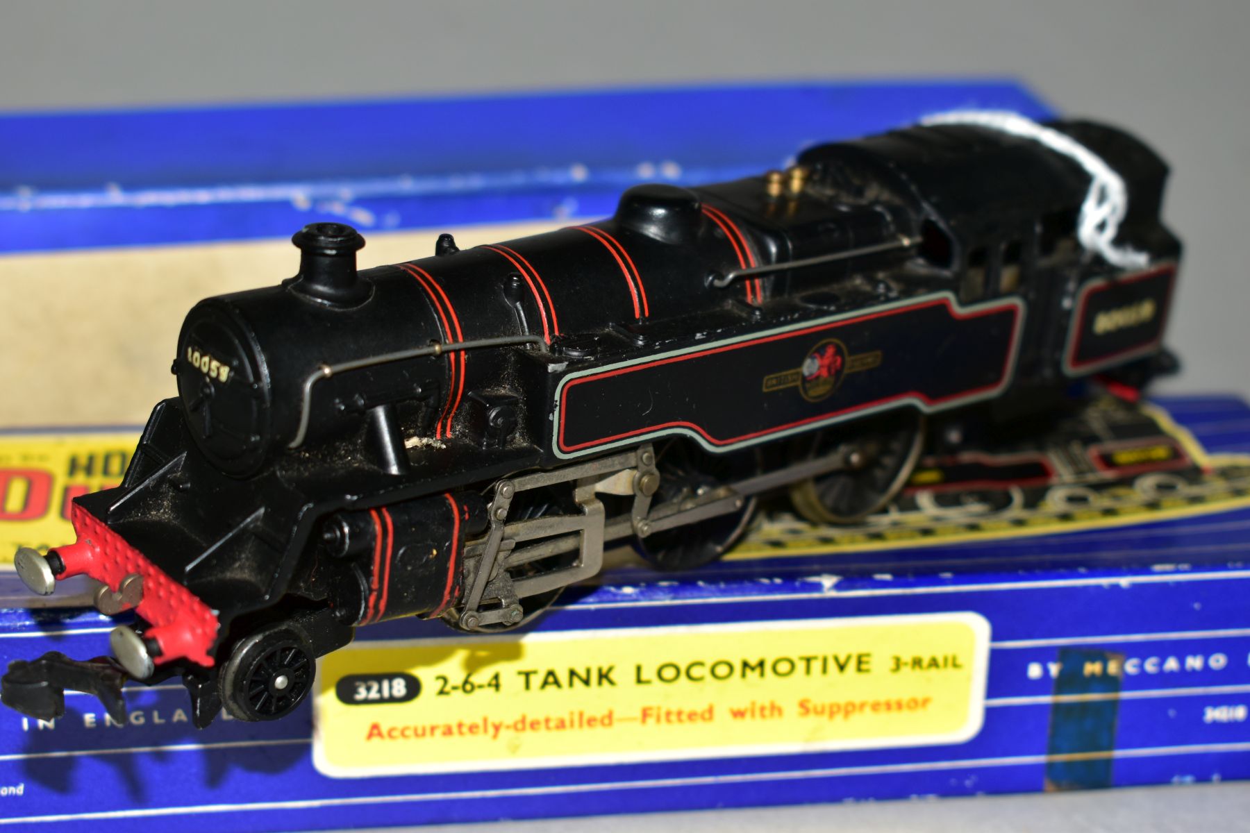 A BOXED HORNBY DUBLO CLASS 4MT STANDARD TANK LOCOMOTIVE, No 80059, BR. Black livery (3218), some - Image 2 of 3