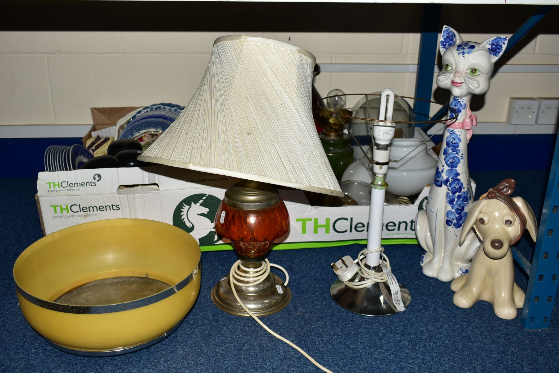 FIVE BOXES AND LOOSE CERAMICS, GLASS AND SUNDRY ITEMS to include a Midwinter stylecraft ' - Image 14 of 22