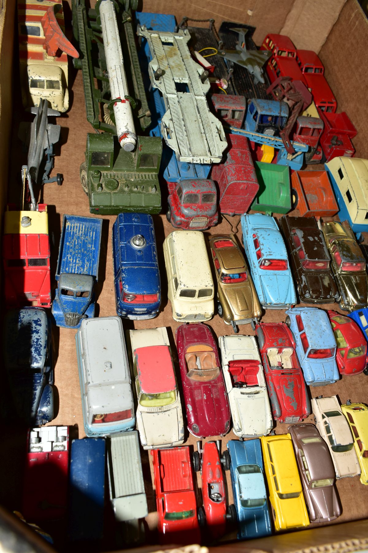A QUANTITY OF UNBOXED AND ASSORTED PLAYWORN DIECAST VEHICLES, including Matchbox Vauxhall Cresta, No - Image 4 of 5