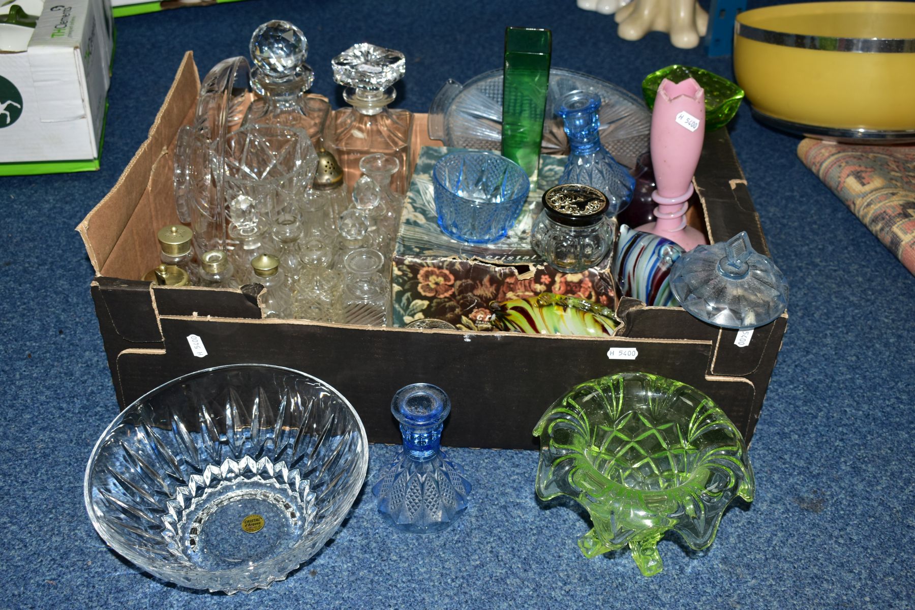 FIVE BOXES AND LOOSE CERAMICS, GLASS AND SUNDRY ITEMS to include a Midwinter stylecraft ' - Image 2 of 22