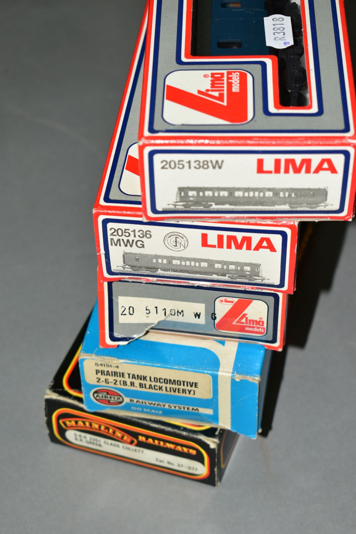 FIVE BOXED OO GAUGE LOCOMOTIVES AND MULTIPLE UNITS, comprising Mainline Railways Collet Goods, No. - Image 4 of 4