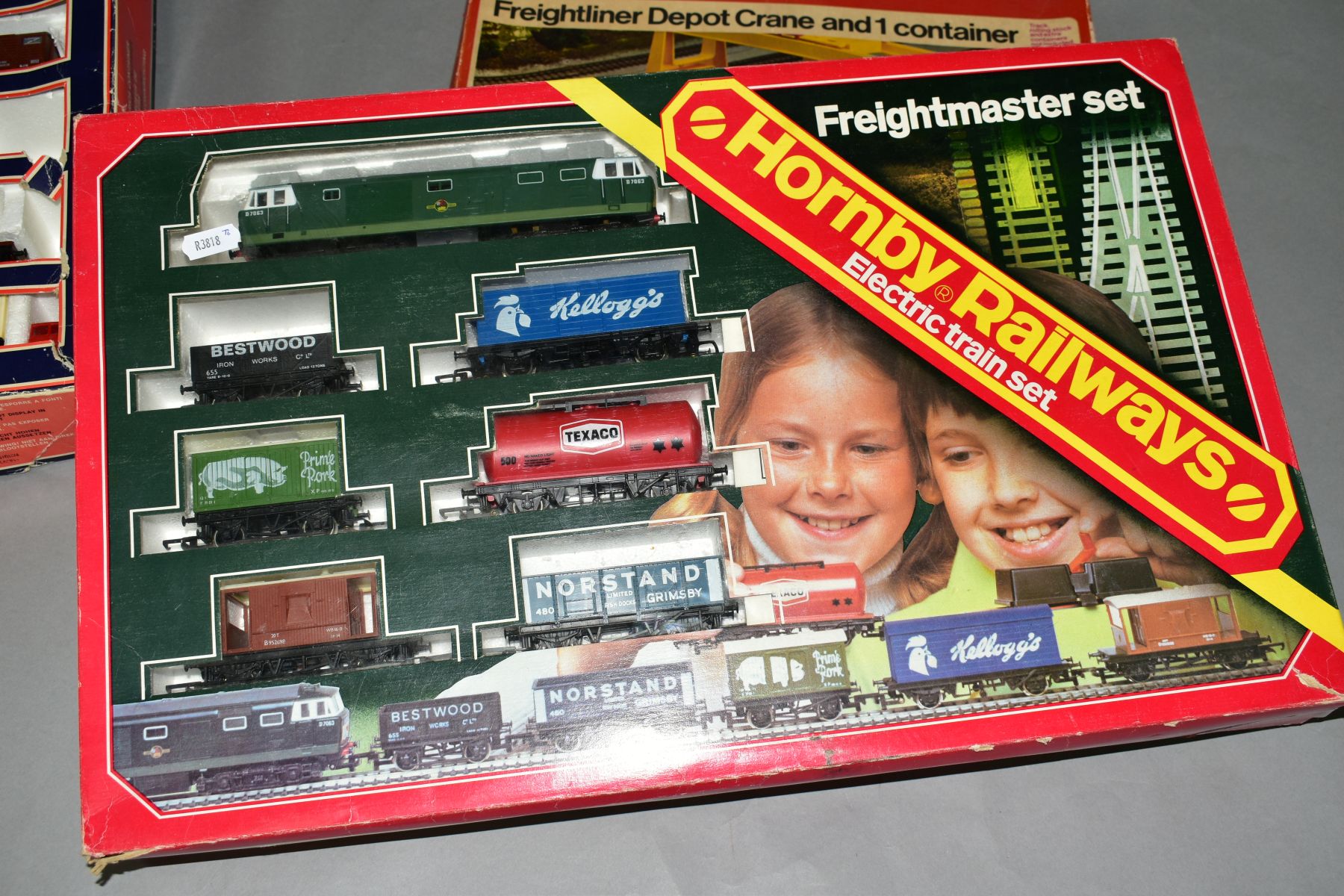 A BOXED TRI-ANG HORNBY OO GAUGE FREIGHTLINER DEPOT CRANE AND CONTAINER SET, No.R675, boxed Hornby - Image 4 of 6