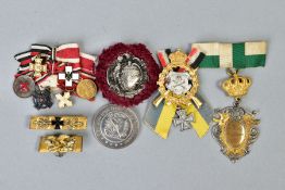 A SELECTION OF IMPERIAL GERMAN WWI/II ERA MEDALS as follows, a Ueb Aug Und Hand Furs Vaterland