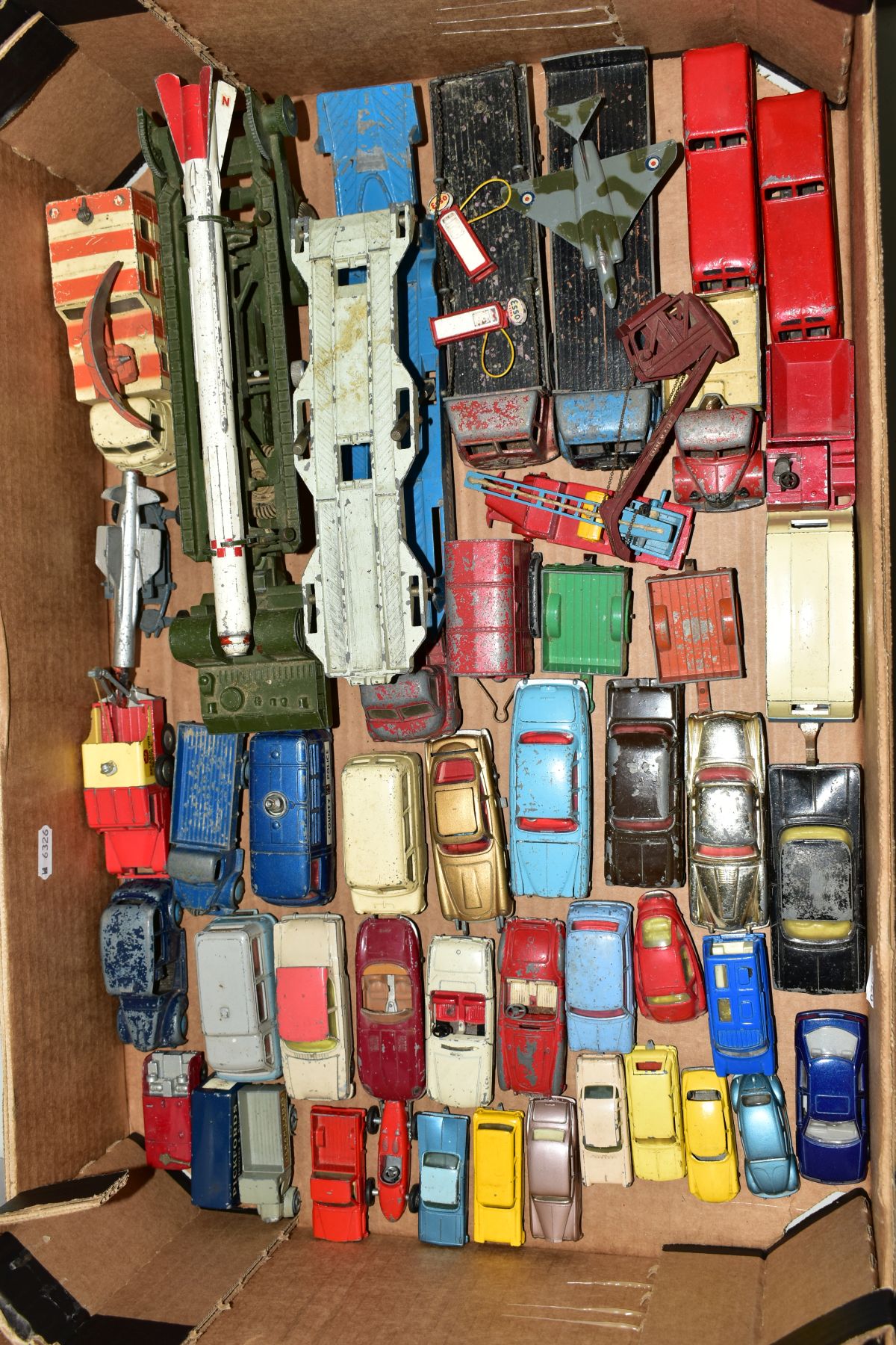 A QUANTITY OF UNBOXED AND ASSORTED PLAYWORN DIECAST VEHICLES, including Matchbox Vauxhall Cresta, No