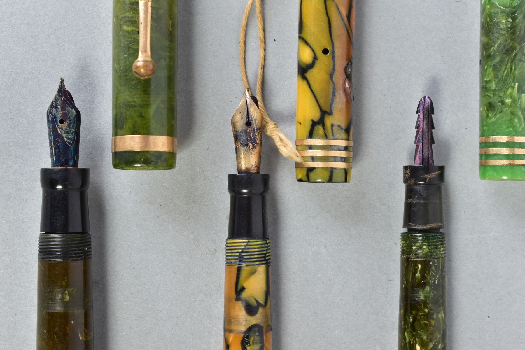 THREE VINTAGE PARKER DUOFOLD FOUNTAIN PENS consisting of a Duofold Junior in marbled green, a - Image 2 of 3