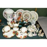 A GROUP OF GIFT WARE AND ORNAMENTS including Brambly Hedge Wares, a small quantity of Royal Albert