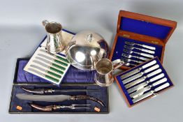A SMALL QUANTITY OF SILVER PLATE, including two Sheffield plated tankards, a circular dome, cased