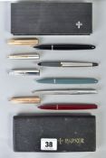 FOUR PARKER FOUNTAIN PENS AND A BALLPOINT IN TWO PARKER BOXES, these consist of a burgundy and