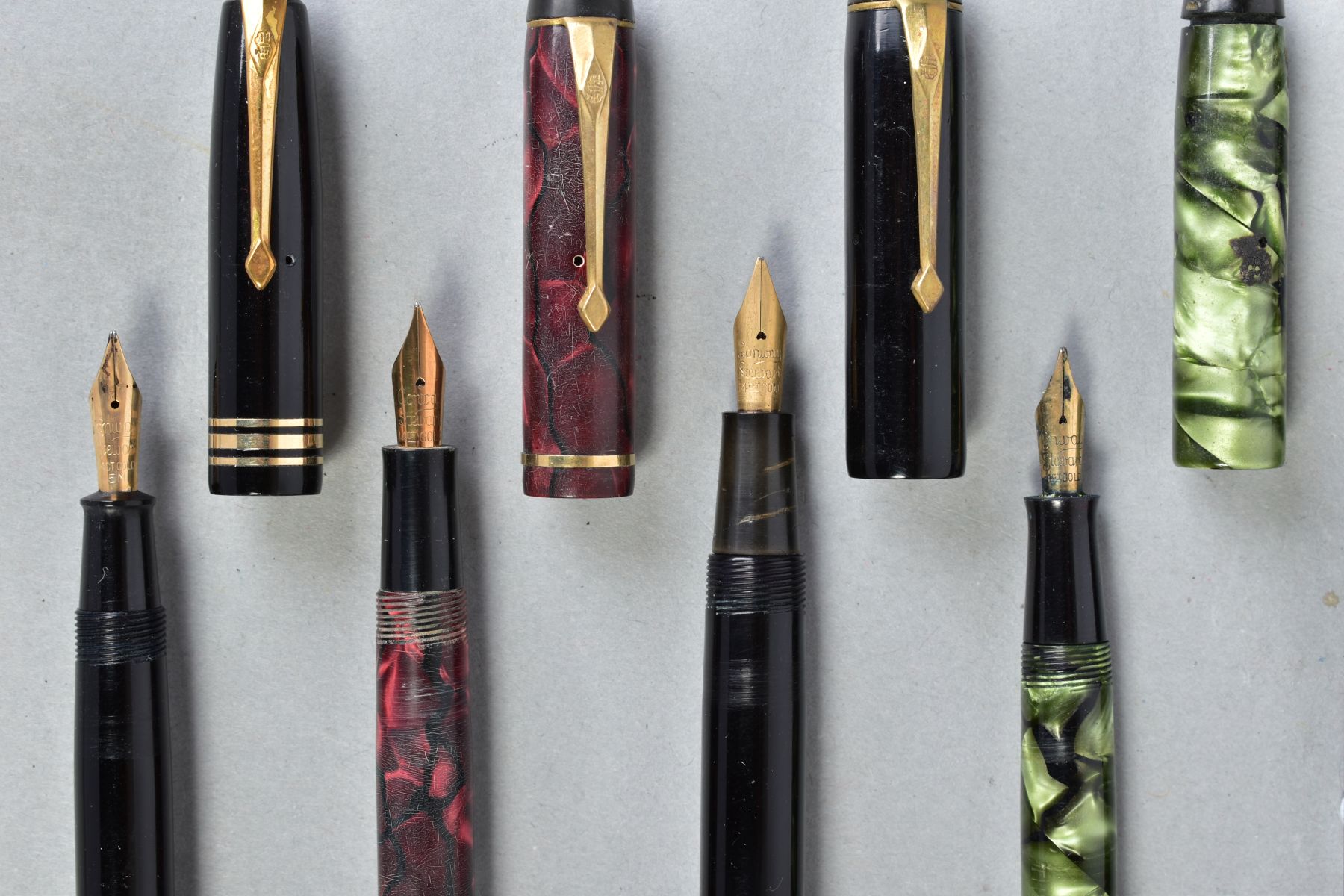 A COLLECTION OF VINTAGE EIGHT CONWAY STEWART FOUNTAIN PENS including a No 475 in black, a No 286 - Image 3 of 4