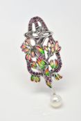 A PLIQUE-A-JOUR BROOCH/PENDANT, designed as a lady with pink, red, yellow and green plique-a-jour