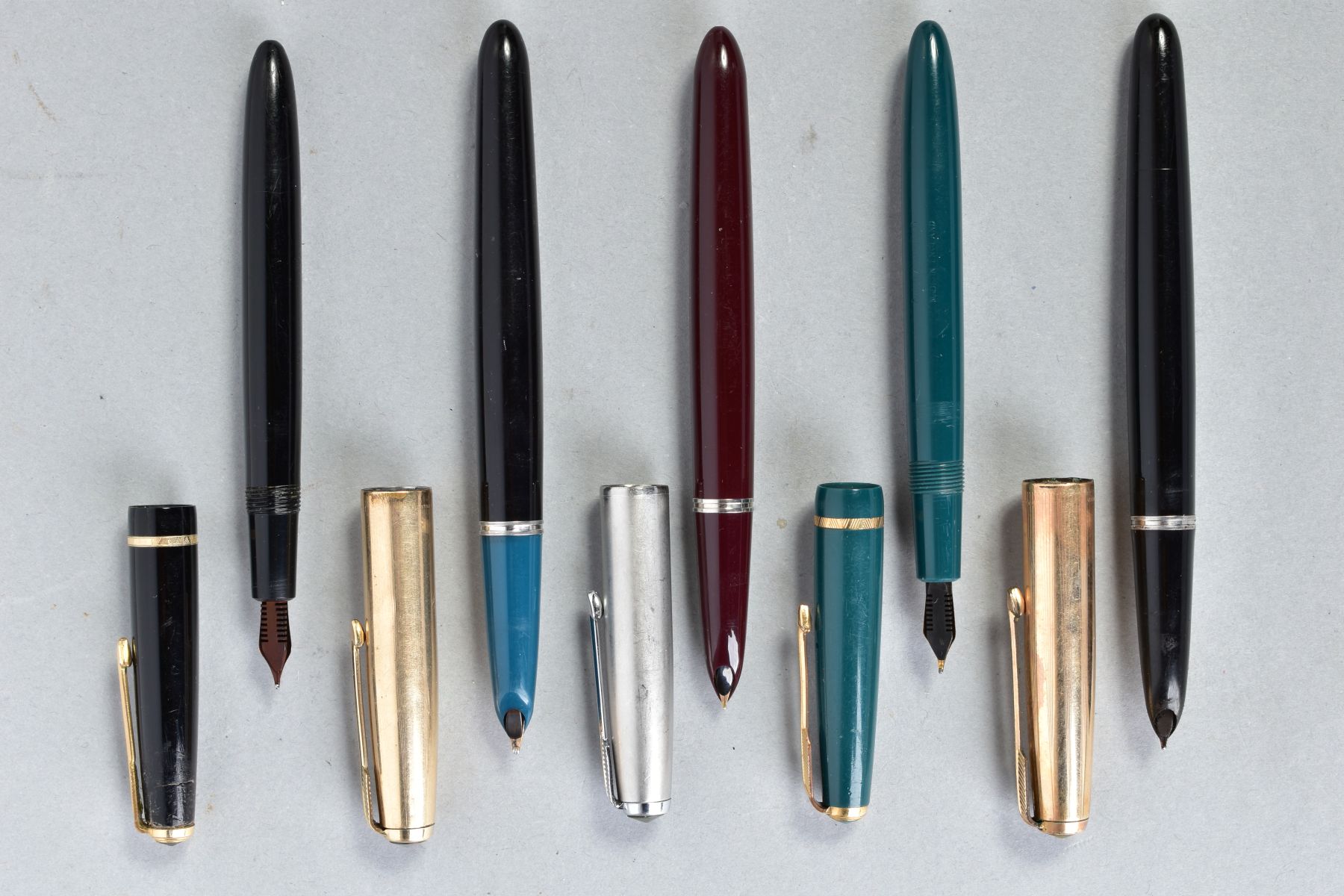 THREE PARKER '51' AND TWO SLIMFOLD FOUNTAIN PENS including two black 51S with gold filled caps, a - Image 3 of 3