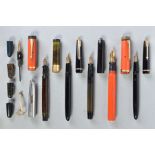 A COLLECTION OF FIVE VINTAGE PARKER FOUNTAIN PENS including two Slimfold in black, a DQ Lucky