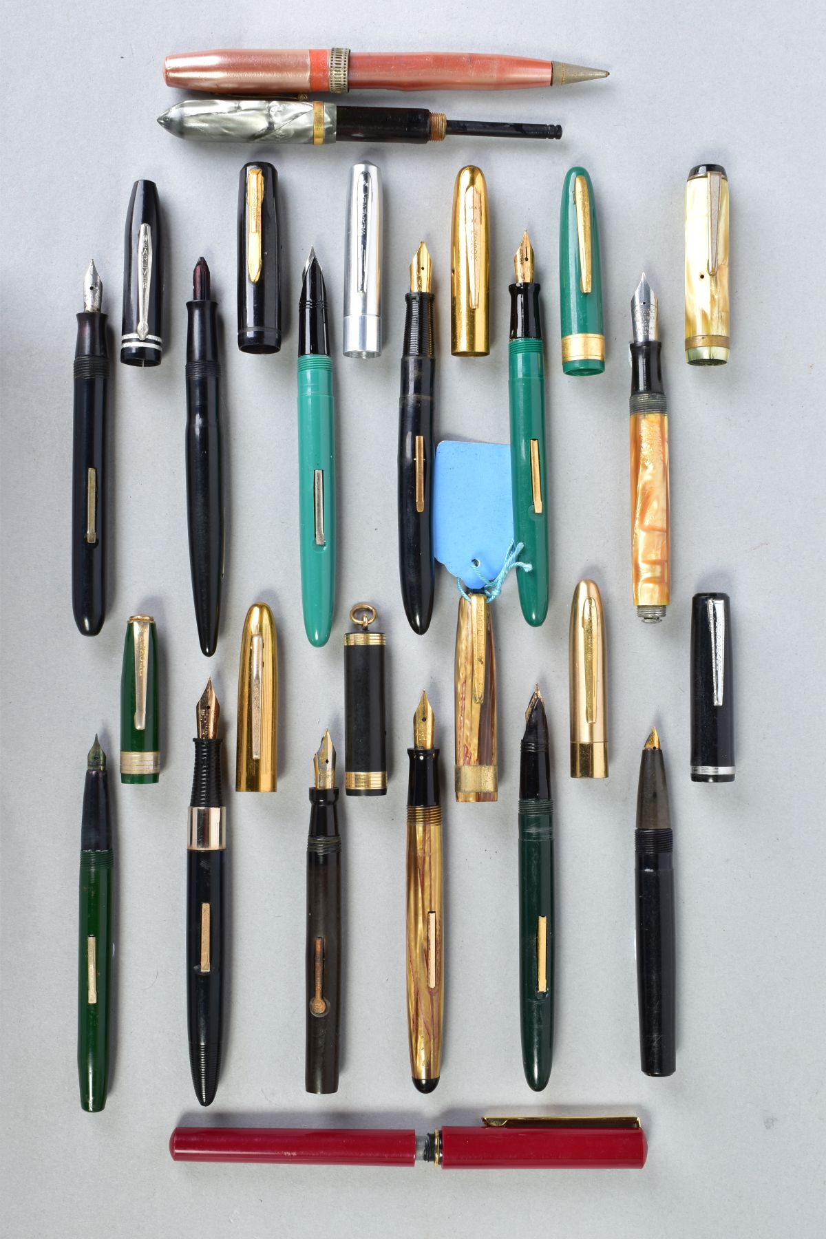 FIFTEEN VINTAGE FOUNTAIN PENS including Stratford, Inkograph, Wearever, Windsor, Visa vac etc (